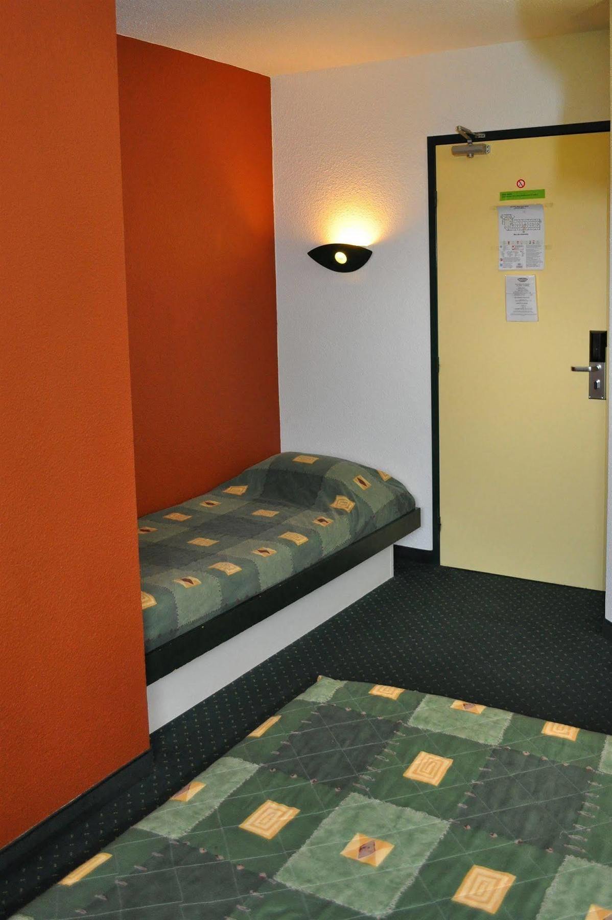 HotelF1 Rénové Bourges Le Subdray La Chapelle-Saint-Ursin Exterior foto